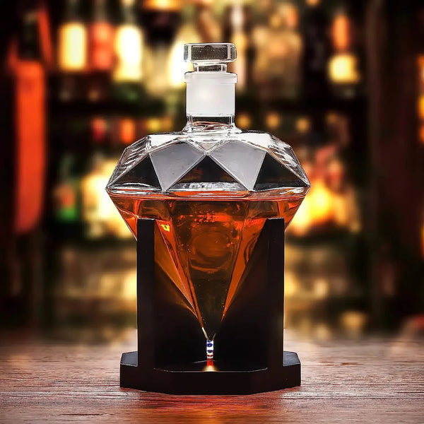 Garrafa Decanter Whisky / Vodka Diamante de Vidro Formato Estilizado 1000ml com Suporte de Madeira Rolha Hermética Decoração de Ambiente Presente Adequado para Todos os Tipos de Ocasiões